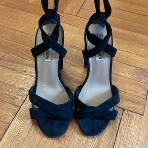 Steve Madden strappy lace up chunky heels in black suede. Peep toe